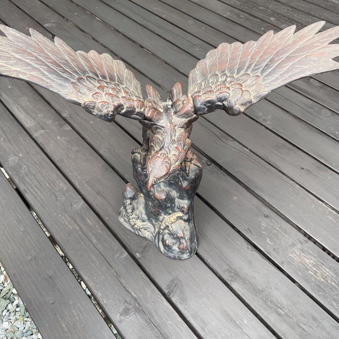 獲物を睨む鷲　約30cm 金属　翼　可動　ワシ　レトロ　昭和　置物　和 獲物を睨む鷲 約30cm 金属 翼 可動 ワシ レトロ 昭和 置物 和 獲物を