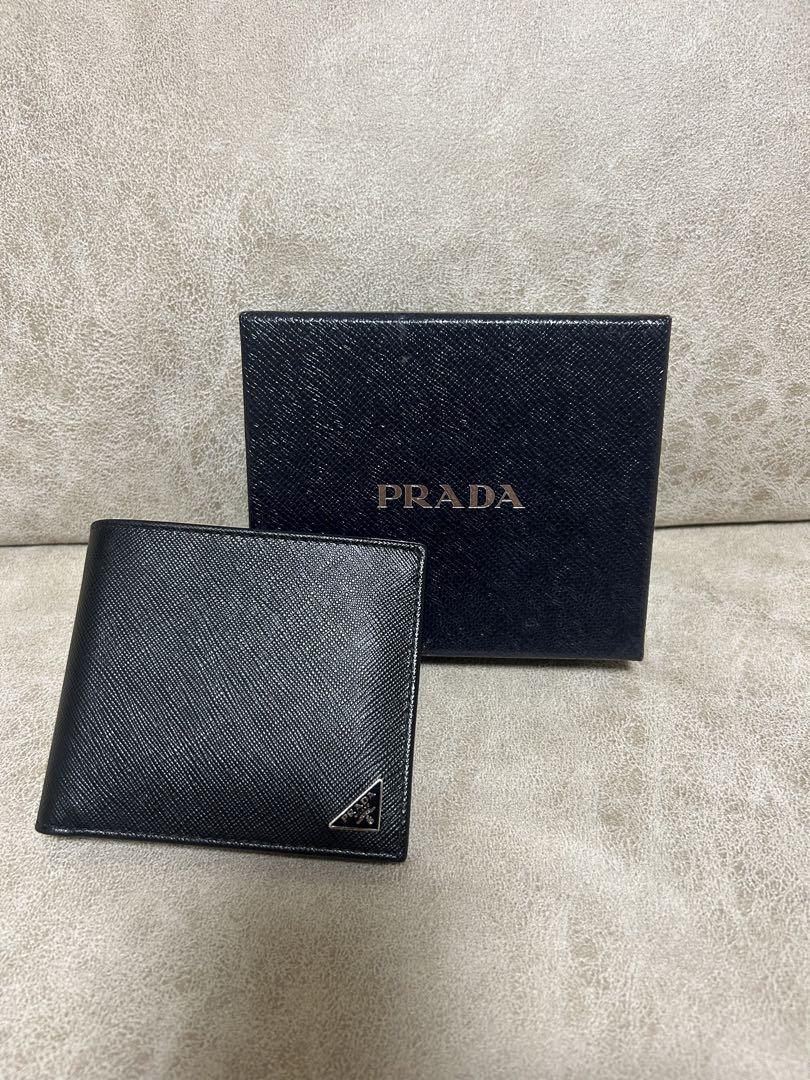 美品✨ PRADA プラダ　二つ折り財布　三角ロゴプレート　ナイロン　ブラック ☆PRADA☆ 二つ折り財布 SAFFIANO TRIANGLE 三角ロゴ ブラック