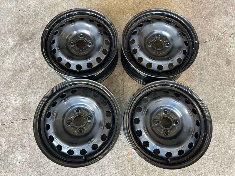 トヨタ ヤリス 純正ホイール 15インチ 4個セット トヨタ純正 ホイールキャップ&スチールホイール 4本セット 15