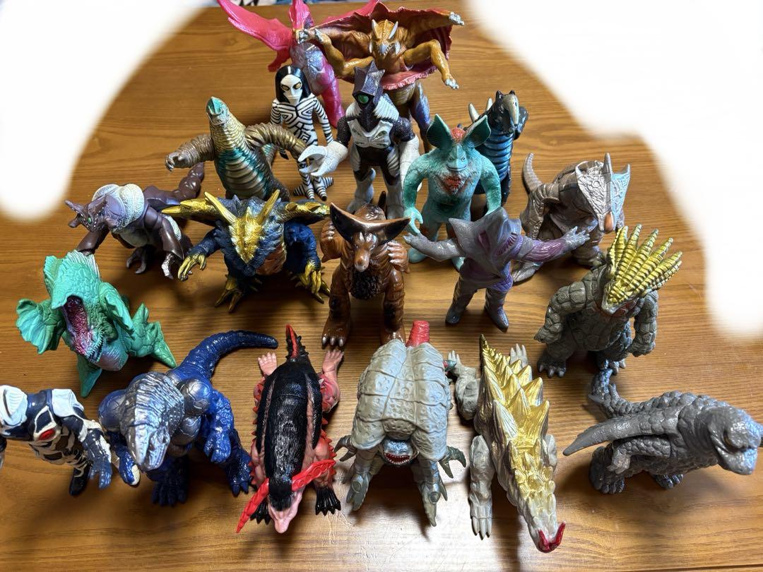 クリスマスファッション ソフビ ウルトラマン怪獣 20体 くらっ セット 特撮