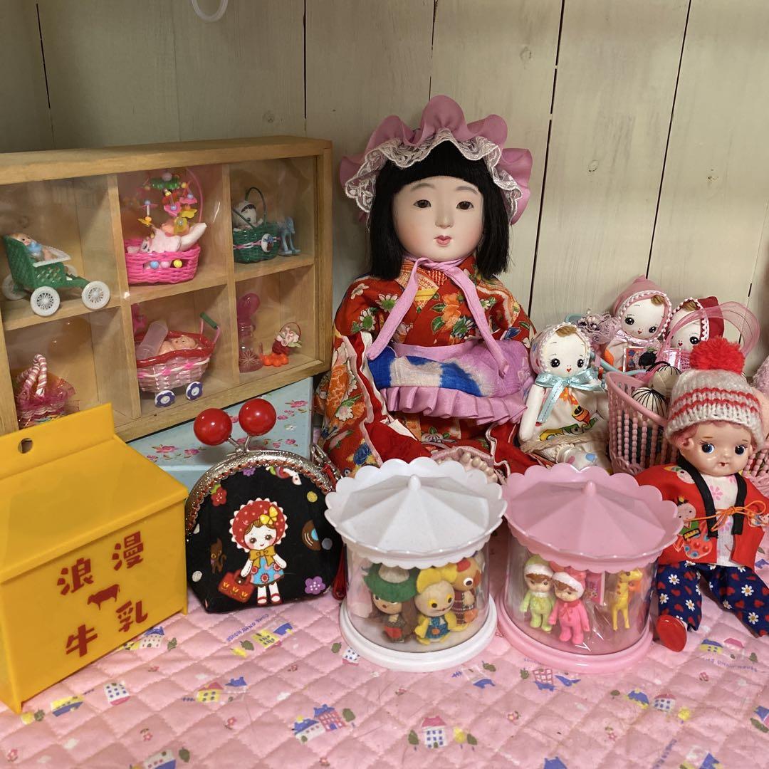 昭和レトロ　可愛い市松人形さんとお友達 昭和レトロ 可愛い市松人形さんとお友達 （文化人形イラスト