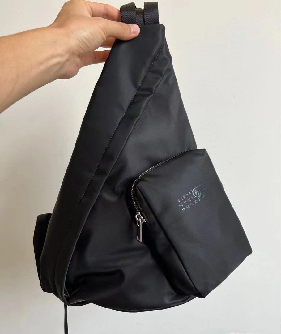 MM6 Maison Margiela】ポケットナイロンスリングバッグ（MM6