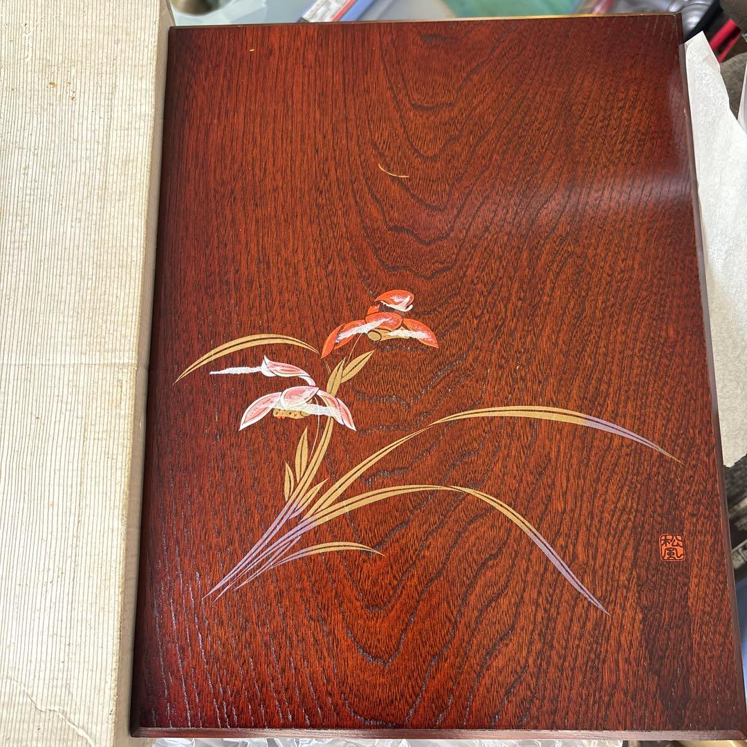 天然木 溜無地 五段重 蓋二枚 内朱塗 重箱 木箱入 木製 漆器 漆芸 骨董 木製漆器 木箱 （天然木 溜無地 五段重 蓋二枚 内朱塗 重箱 木箱