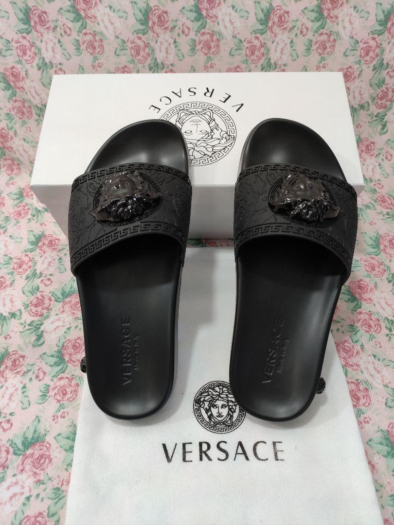 VERSACE JEANS★ホワイト ロゴ☆ブラック☆シャワーサンダル 楽天市場】シャワーサンダル（ブランドヴェルサーチェ）（靴）の通販