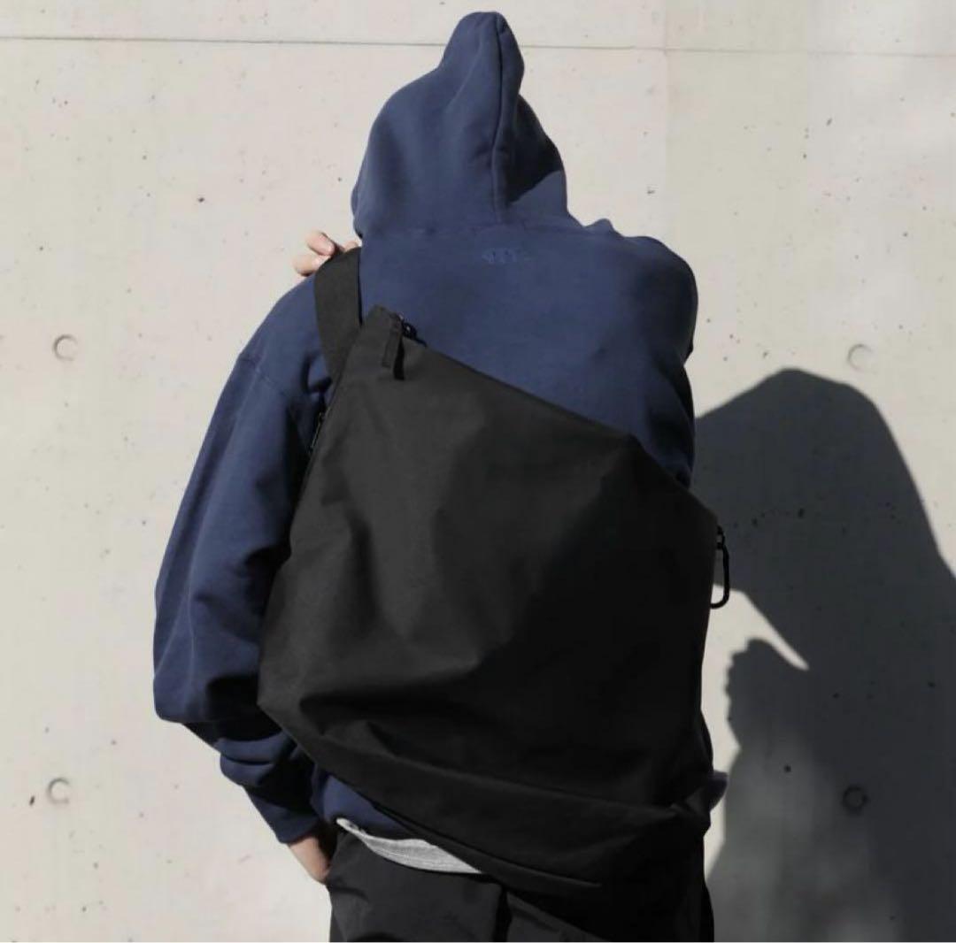 meltum ナイロンメッセンジャーバッグ BLACK 未使用品 meltum ショルダーバッグ NYLON MESSENGER BAG / ナイロン
