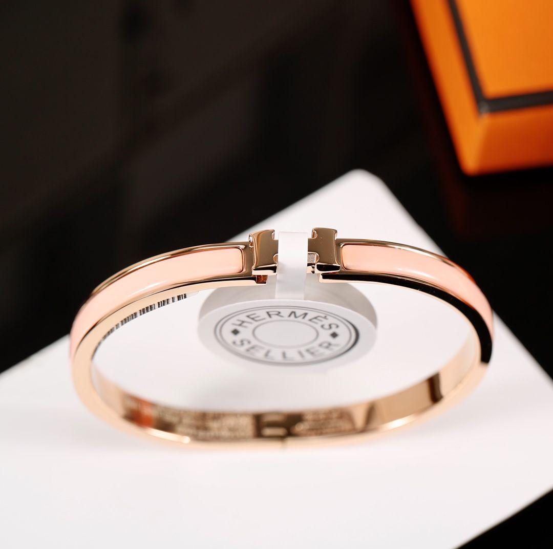 HERMES】ブレスレット （エルメス」のレザーブレスレットは