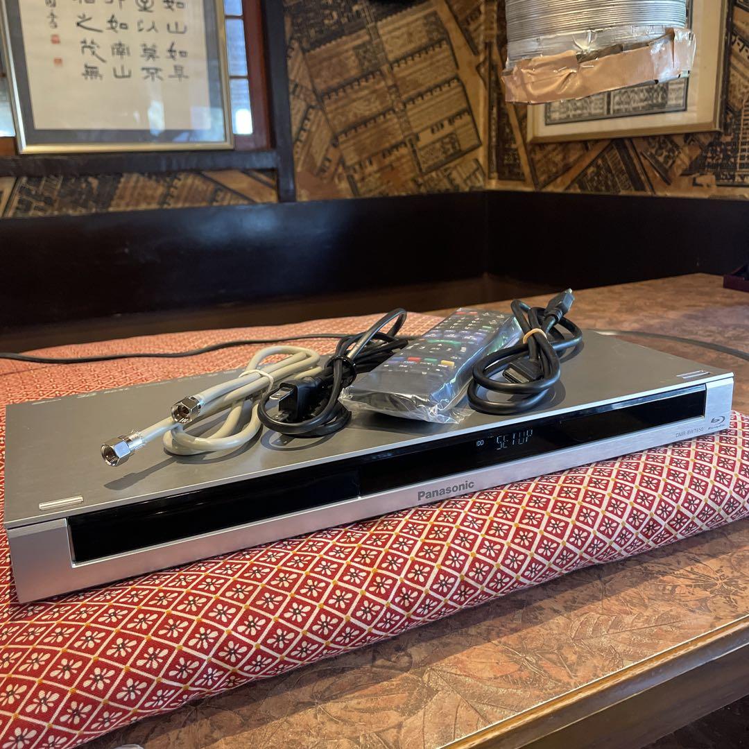 パナソニック DMR-BWT1100 2番組W録 15倍録　BDリモ等付フル装備 パナソニック DMR-BWT1100 2番組W録 15倍録 BDリモ等付フル装備