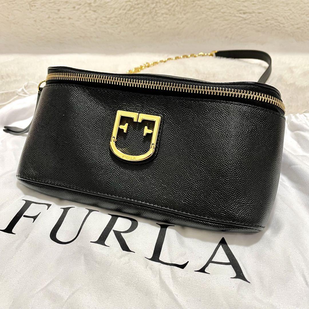 美品 FURLA ボディバッグ ISOLA S イゾラ レザー ベルト バッグ