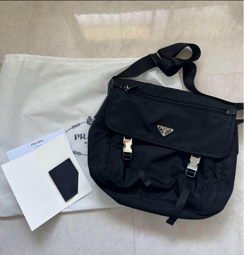プラダ　PRADA メッセンジャーバッグ ✨美品✨プラダ ショルダーバッグ メッセンジャー メタルロゴ