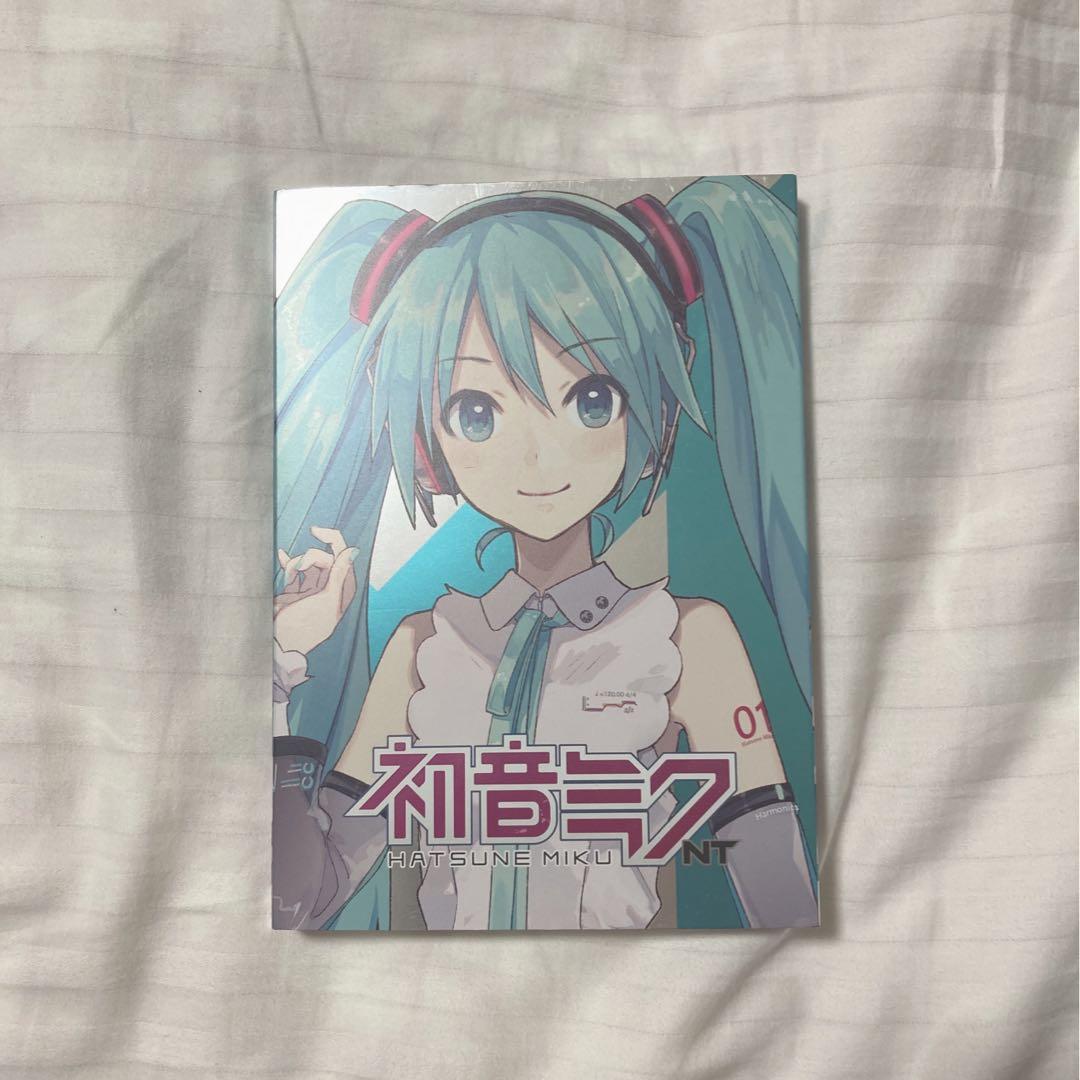 【D75】Hatsune Miku初音ミククリプトン・フューチャープリントTee 初音ミクグラフィックTシャツ [初音ミク] | 公式キャラクター