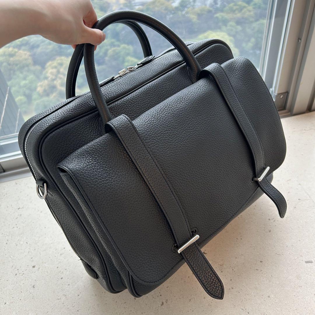 HERMES（エルメス）- Steve light（スティーブ）ゴールド HERMES Togo Steve Light Messenger Gold 573760 | FASHIONPHILE