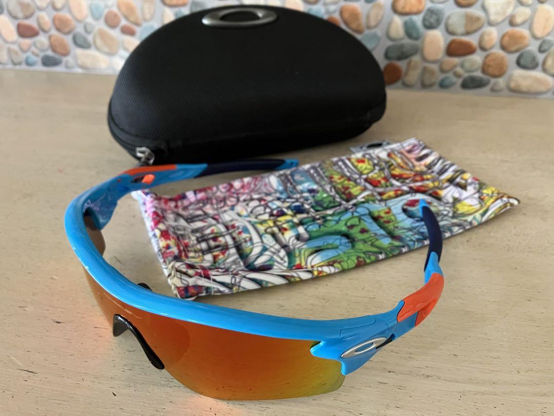 Oakleyサングラス、アパレル、アクセサリー | Oakley® 日本