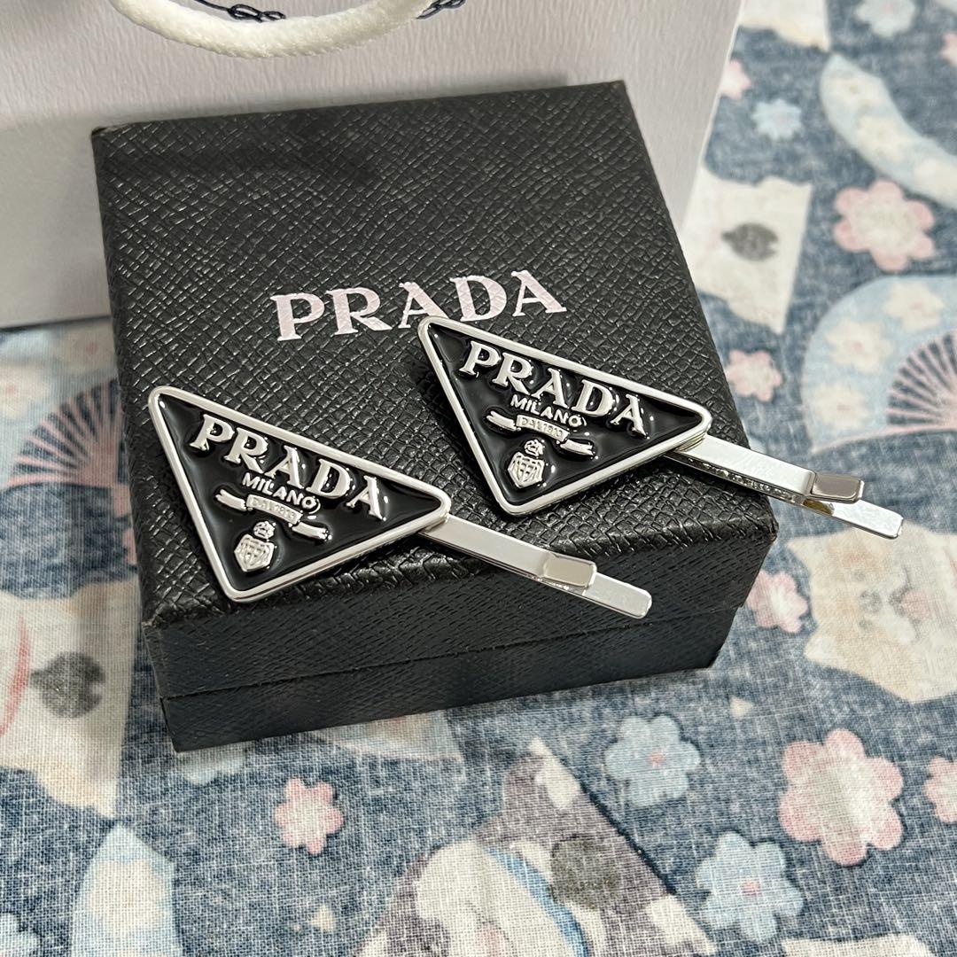 PRADA ブラック ヘアピン 2個セット prada ヘアアクセサリーヘアピン2個セット｜Yahoo!フリマ（旧