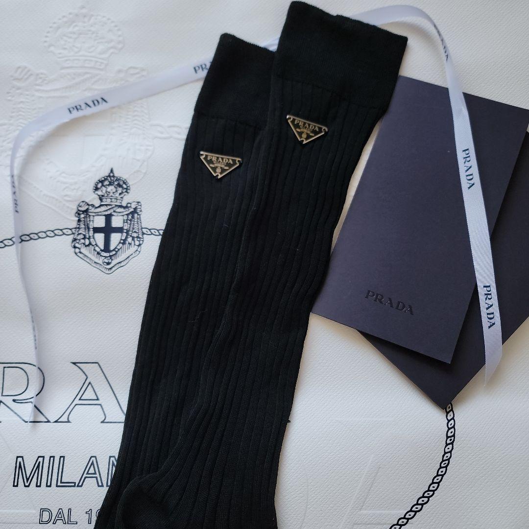 新品 定番 PRADA プラダ 靴下 ソックス ロング ロゴプレート 三角ロゴ 新品 定番 PRADA プラダ 靴下 ソックス ロング ロゴプレート