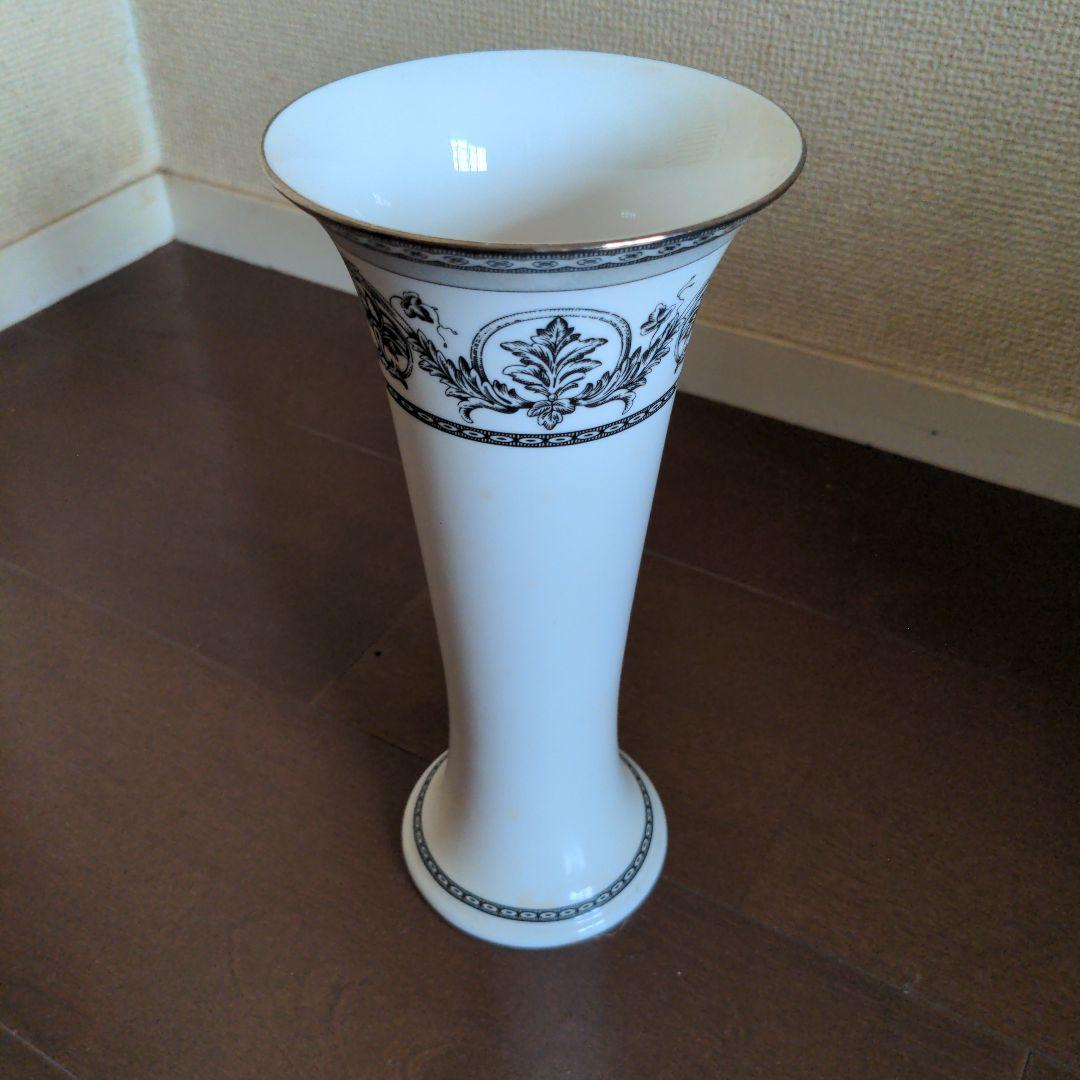 ウェッジウッド花瓶 ジャスパーフォリア ベース 31cm ミンク|WEDGWOOD公式オンライン