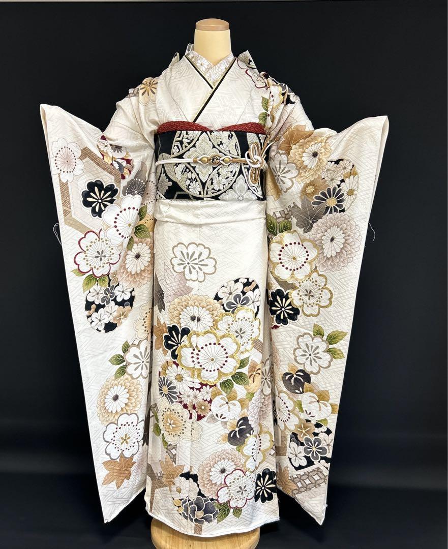 白地に梅と菊の上品な振袖フルセット （正統派古典 白地/赤 梅柄