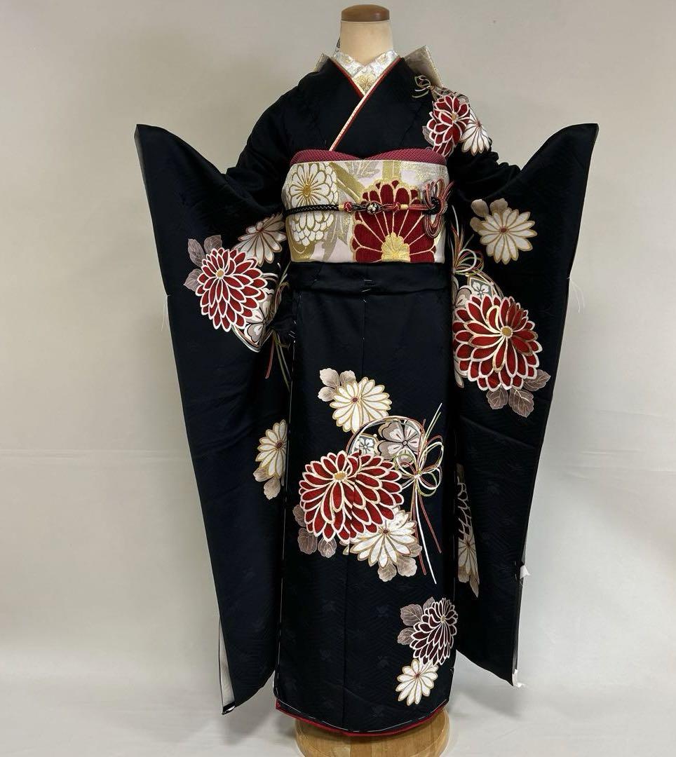 黒地　シック　菊の柄の振袖フルセット 黒地 シックな菊の柄の振袖フルセット （シックな黒と金の菊の