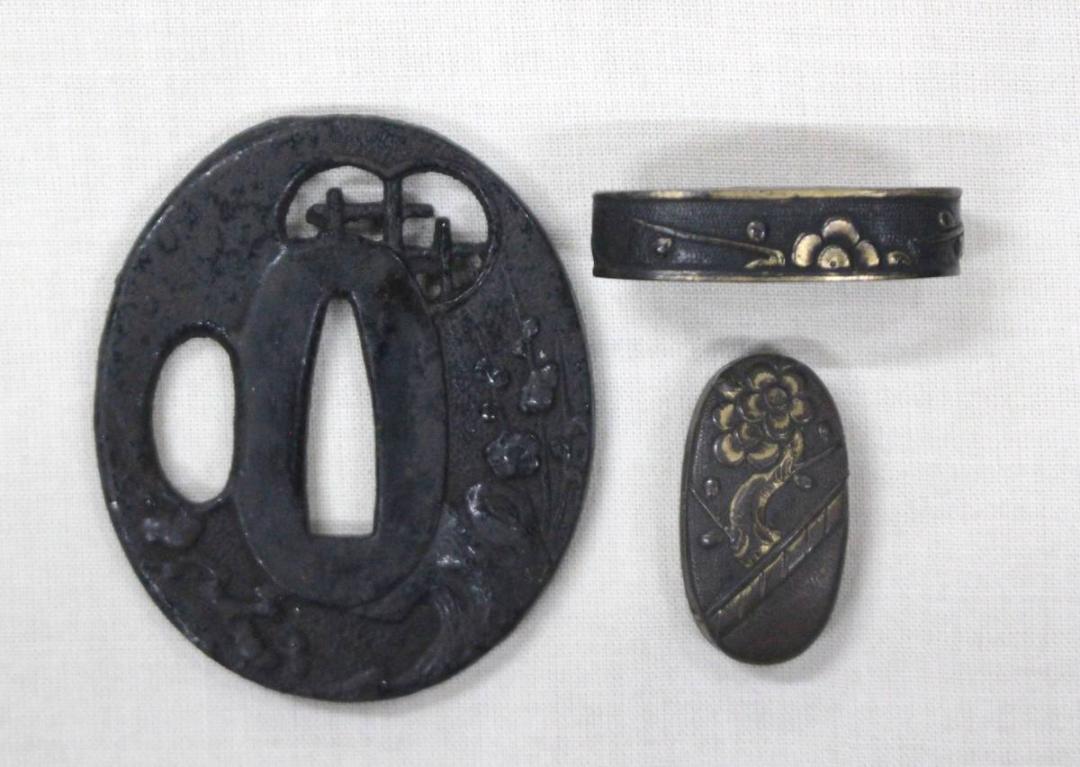 縁金　梅デザイン　日本刀 日本刀 梅図 二所 刀装具 時代物 鍔 縁 頭（刀装具 #3100 ☆特別