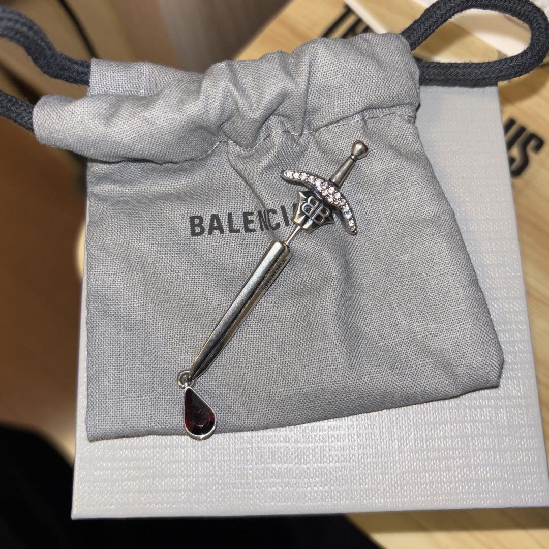 【美品】BALENCIAGA 24SS GOTH SWORD シルバー ピアス Goth Sword Earring in Silver | Balenciaga US