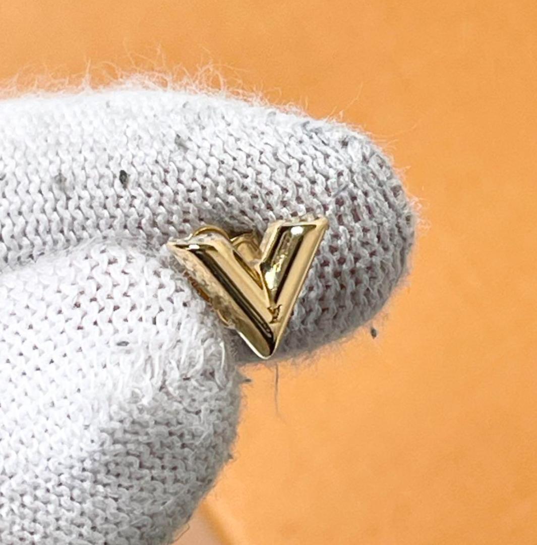 美品✨ルイヴィトン ピアス エセンシャルV M68153 ゴールド ピアス 楽天市場】 ルイヴィトン LOUIS VUITTONピアス エセンシャル V
