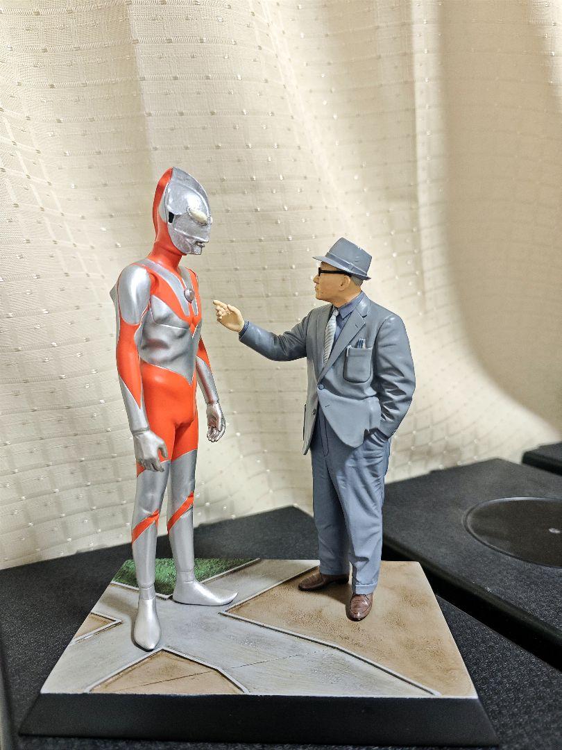 円谷英二氏とウルトラマン 「ウルトラマン」 1/12 ポリストーン製スタチュー 1/12 円谷英二氏とウルトラマン ポリストーン スタチュー | HLJ