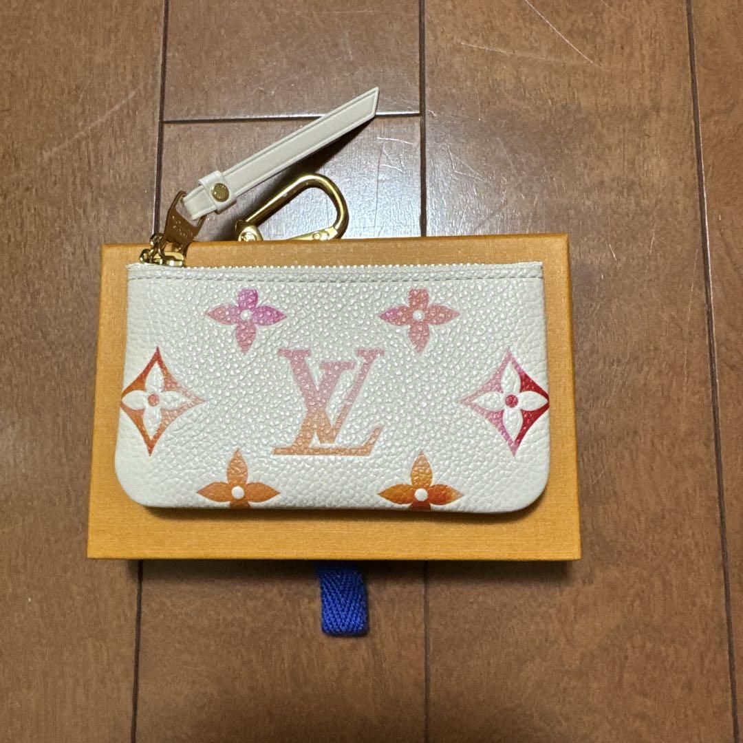 再値下げLOUIS VUITTON ☆ルイヴィトンキーケース マヒナ　ベージュ LOUIS VUITTON ルイヴィトン キーホルダー LVファセット M65216