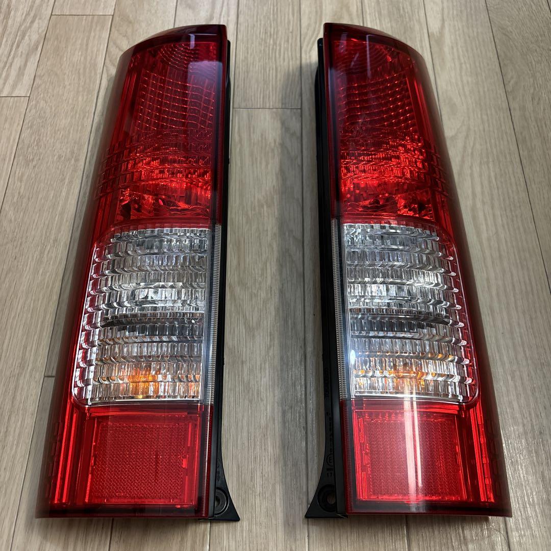【純正】スズキ　エブリィDA64W テールランプ左右セット da64w 純正テールランプ 左右 エブリィワゴン Da64w 後期 純正