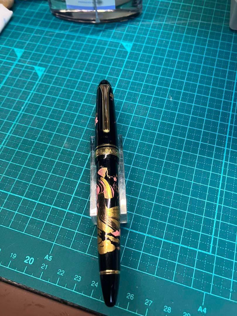 「光る君へ」 セーラー　源氏物語蒔絵　万年筆　花宴　１４K　中字 光る君へ」 セーラー 源氏物語蒔絵 万年筆 花宴 14K 中字