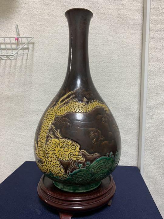 したん　中国美術　黒地に五彩　花瓶　時代物　清朝　箱無し 中国美術 堆朱堆黒 纏枝蓮花紋 瓶 高16.5cm(LC788)
