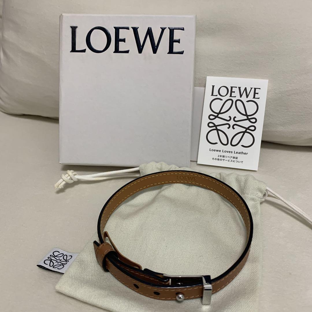 LOEWE ゴールド×レザー 筆記体ロゴブレスレット（黒） 210.jpg