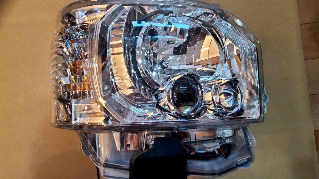 ハイエースワゴン　 ヘッドライト　新車外し 新車外し品】トヨタ 200系 ハイエース 7型 スーパーGL 純正 LED
