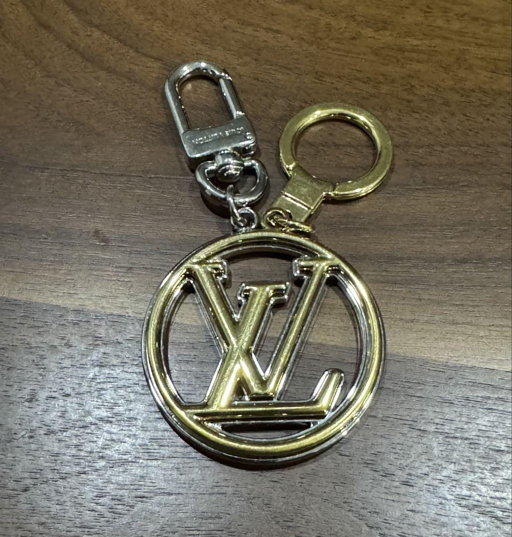 【さくら】Louis Vuitton ロゴチャーム キーホルダー 楽天市場】T【LOUIS VUITTON】チェーンプレッピーフラワー