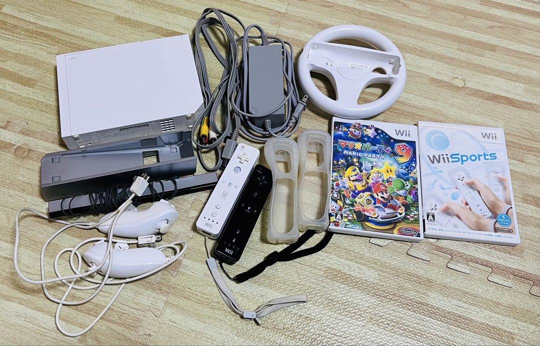 Wii本体とゲームソフト、コントローラーセット （Wii本体