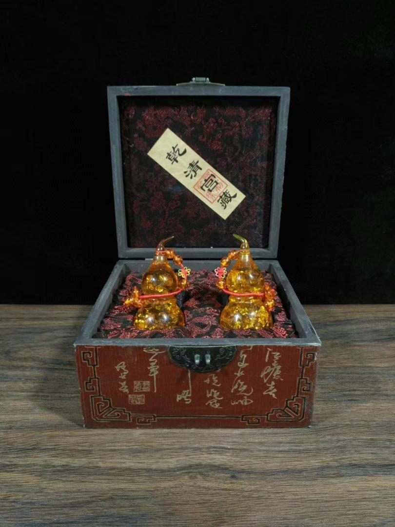 中国古美術・旧蔵・琥珀のヒョウタンセット・純手作り・細密彫・文房置物・風水置物 中国古美術・旧蔵・琥珀のヒョウタンセット・純手作り・細密彫