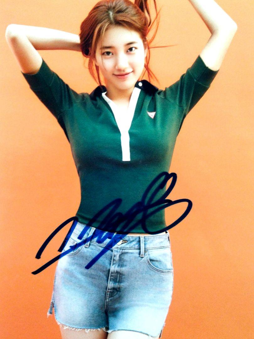 ペ・スジ直筆サイン入り2Lサイズ写真…Bae Suzy（D 2L判 ペ・スジ