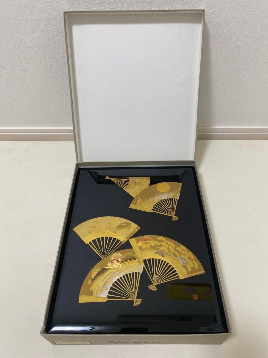 未使用　大生謹製　黒塗り　金扇面　平文庫　扇子　新しい彩　文庫箱　金彩　文箱 大生謹製黒塗り 金扇面 平文庫 和柄 富士山 松 扇子 囲う 新しい