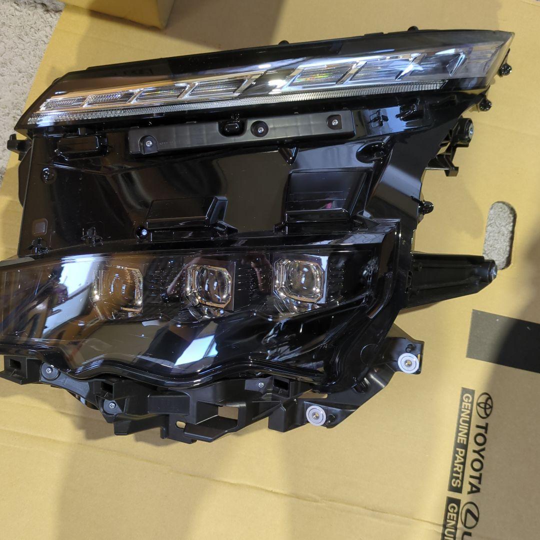 ヴォクシー　ZWR90　ヘッドライト左右セット ヴォクシー ZWR90 左ヘッドライト（トヨタ,ヴォクシー