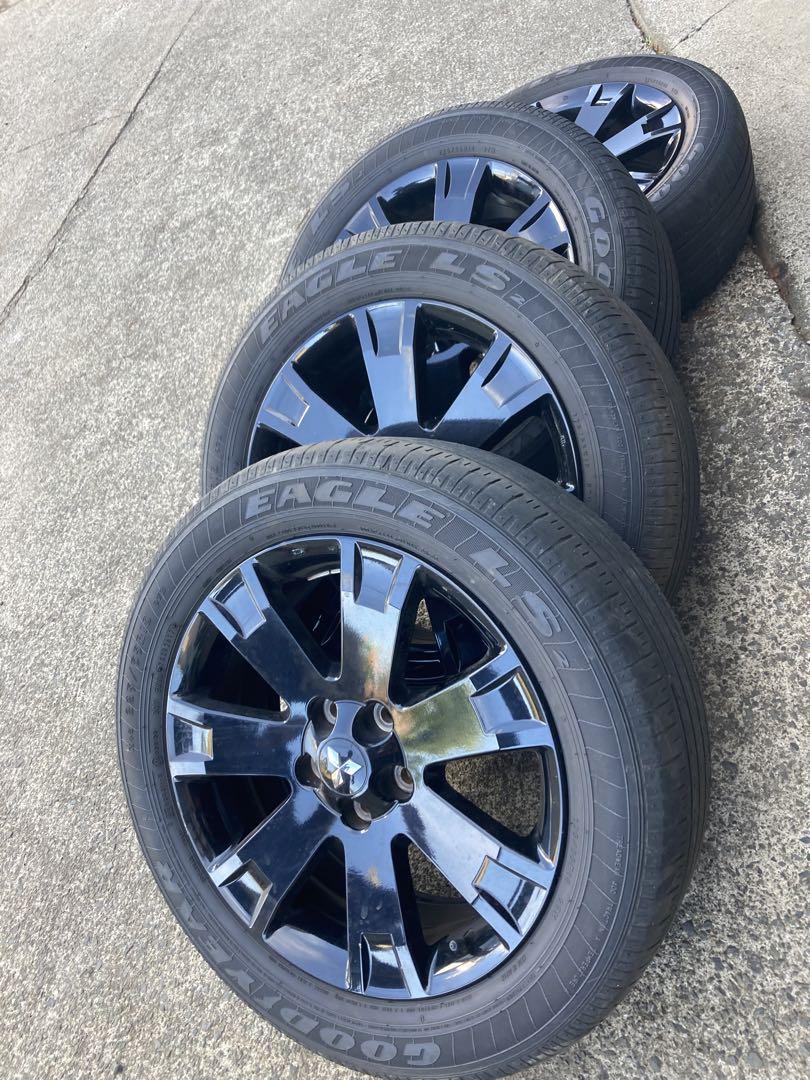 デリカd5後期型純正ホイルタイヤ 最終値下げ！【美品】デリカD5 後期ジャスパー 純正ホイール