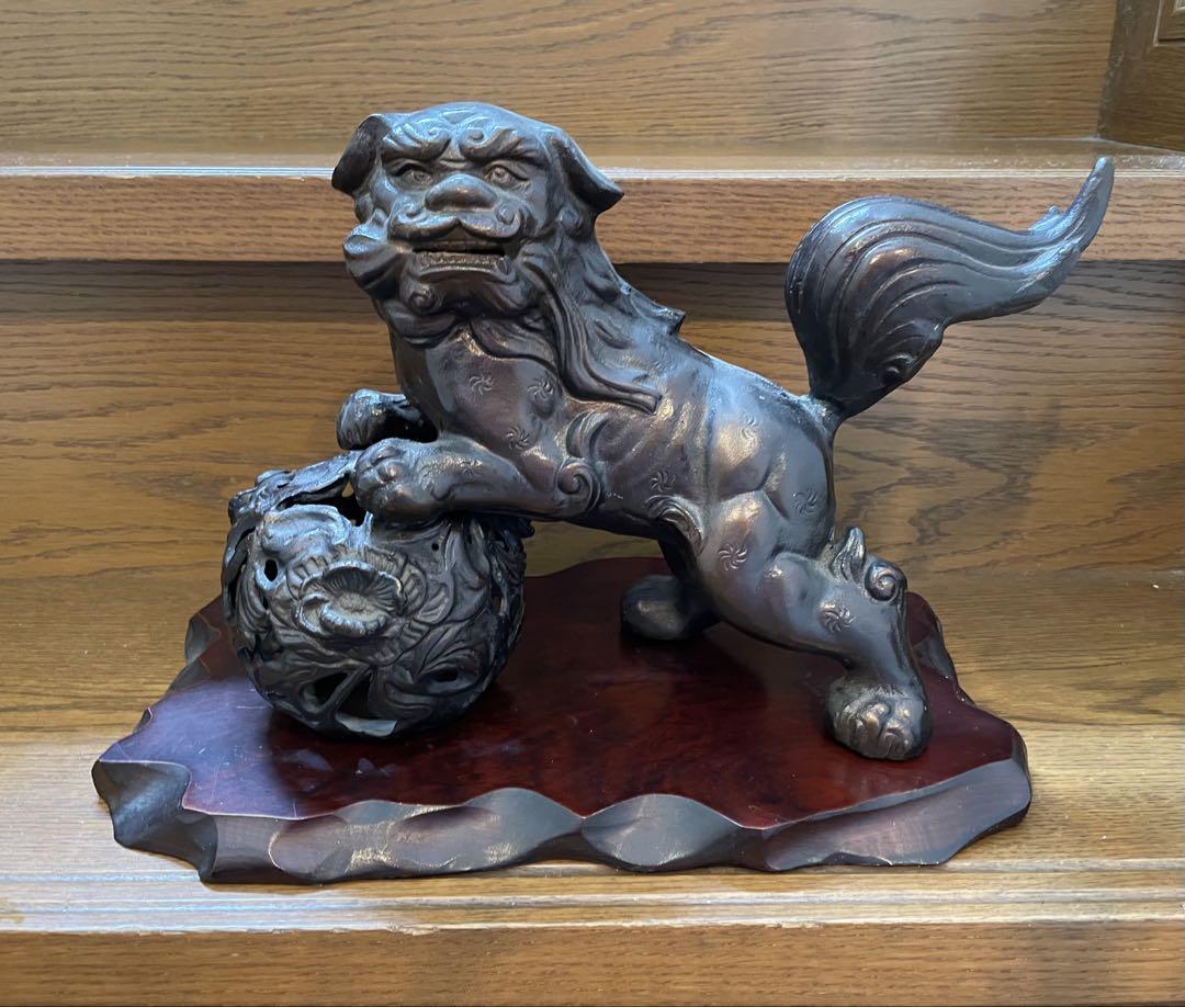 玉乗り狛犬の置物・昭和レトロ・魔除け・3.3キロ （古銅 獅子