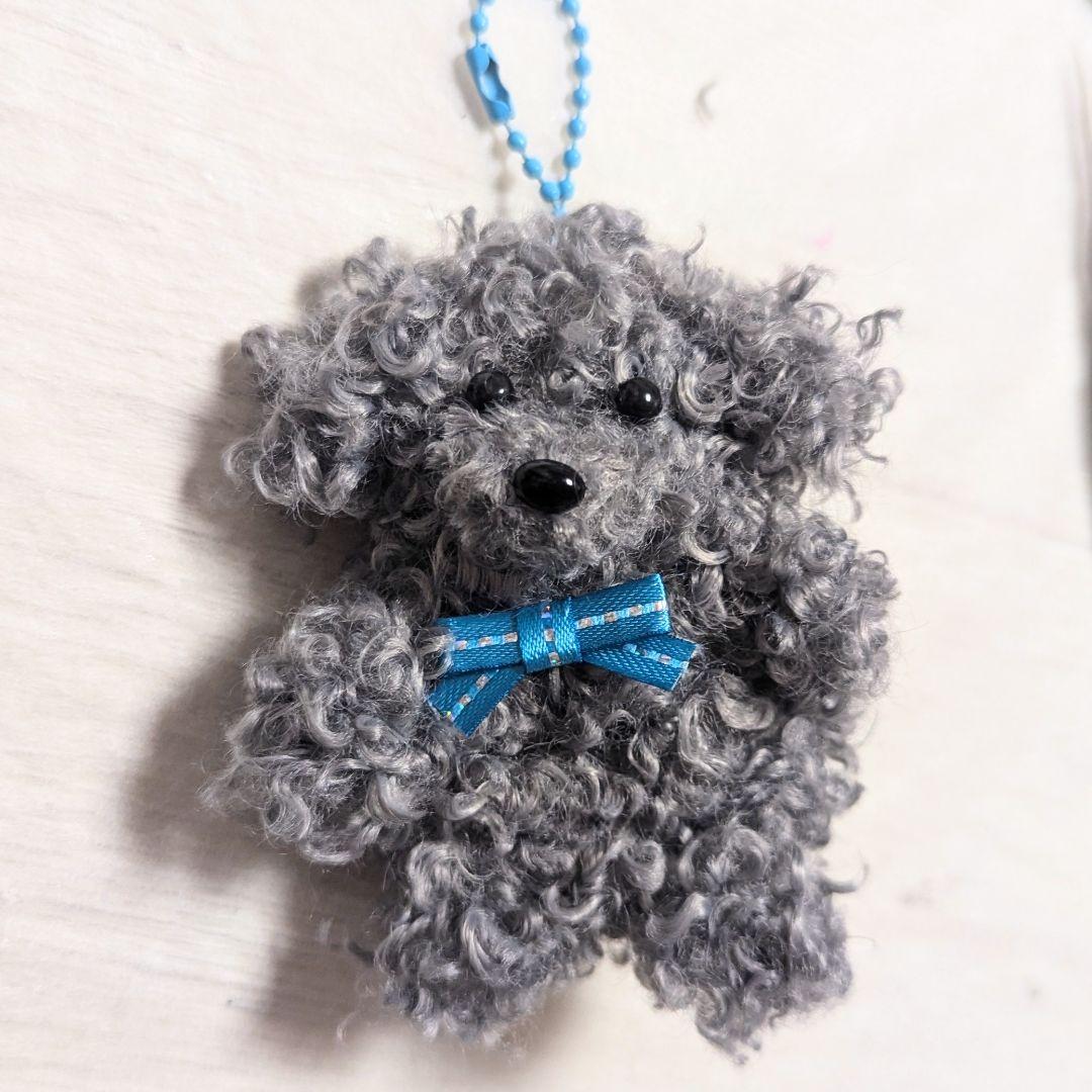 グレーのプードル型ぬいぐるみ （グレーのトイプードルの子犬を