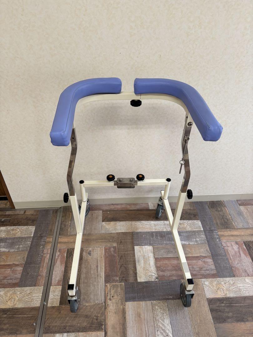 介護用品 歩行器 （RAKU 歩行器 歩行車 折畳み歩行器 高さ78.5