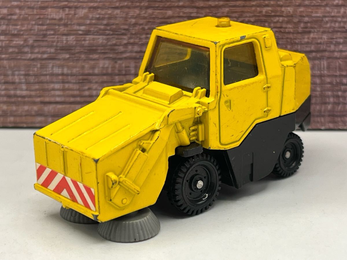即決有☆トミカ MECHANICAL SWEEPER 映れ 道路公団 路面清掃車