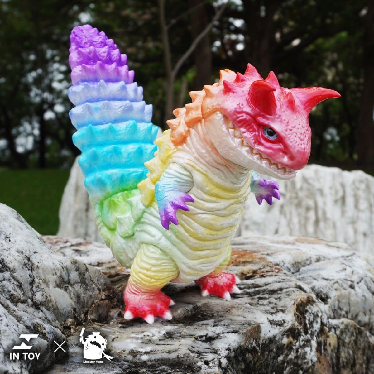 サラマンダー超獣　ヤモリ　トカゲ　怪獣　可動　ソフビ　フィギュア　アートトイ Amazon | サラマンダー超獣 レインボーVer ヤモリ トカゲ