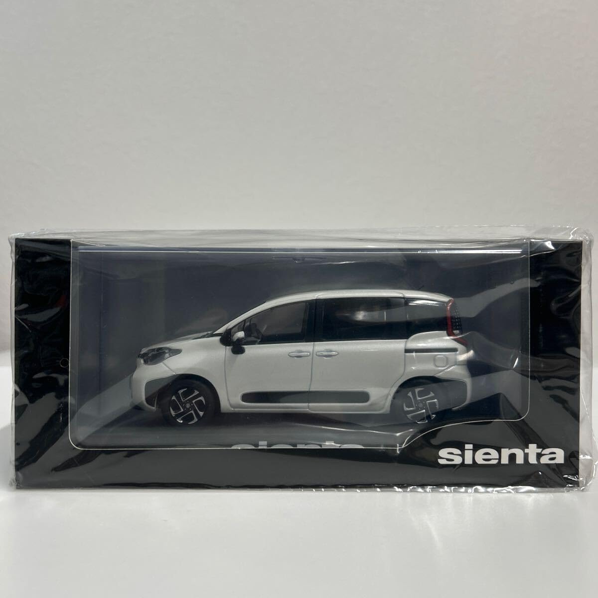 新型シエンタミニカー 1/30ダイキャスト製 ホワイトパールクリスタルシャイン Amazon.co.jp: 1/30 トヨタ 新型シエンタ Sienta 非売品 カラー
