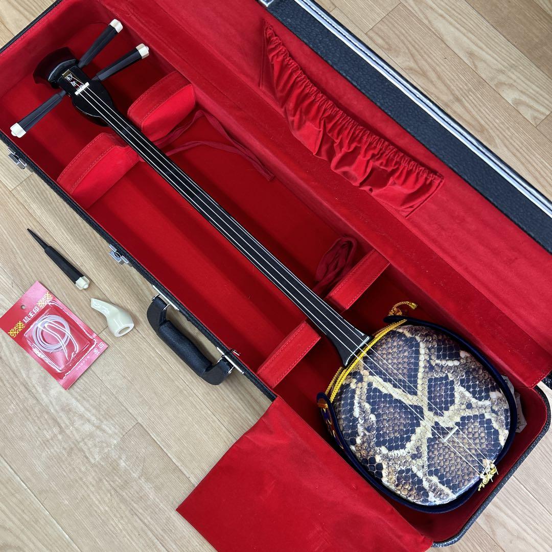 美品 沖縄 三線 ハードケース付き 付属品あり （商品一覧】三線