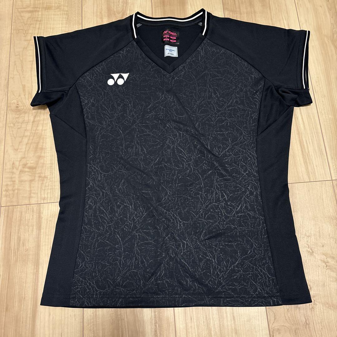 YONEX 吸汗速乾 Vネックバドミントンシャツ 黒 （ヨネックス