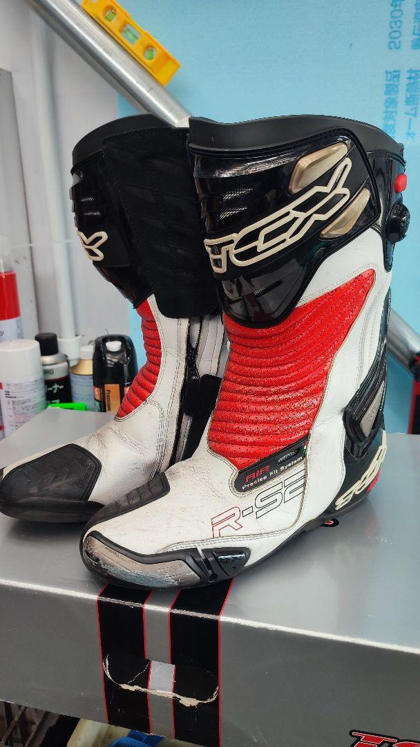 TCX R-S2 EVOレーシングブーツ ホワイト/レッド/ブラック サイズ44 TCX R-S2 Boot – Motorangutan