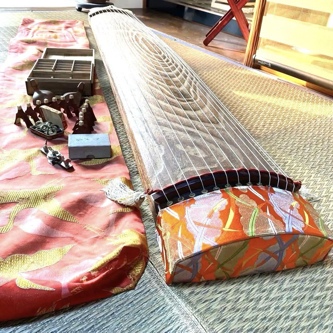 和琴　13弦琴 蒔絵あり 全長187cm 琴柱／丸袋 【直接引き取り可】　特典有 ◇和琴◇13弦琴 蒔絵あり 全長187cm 琴柱／丸袋 【直接引き取り