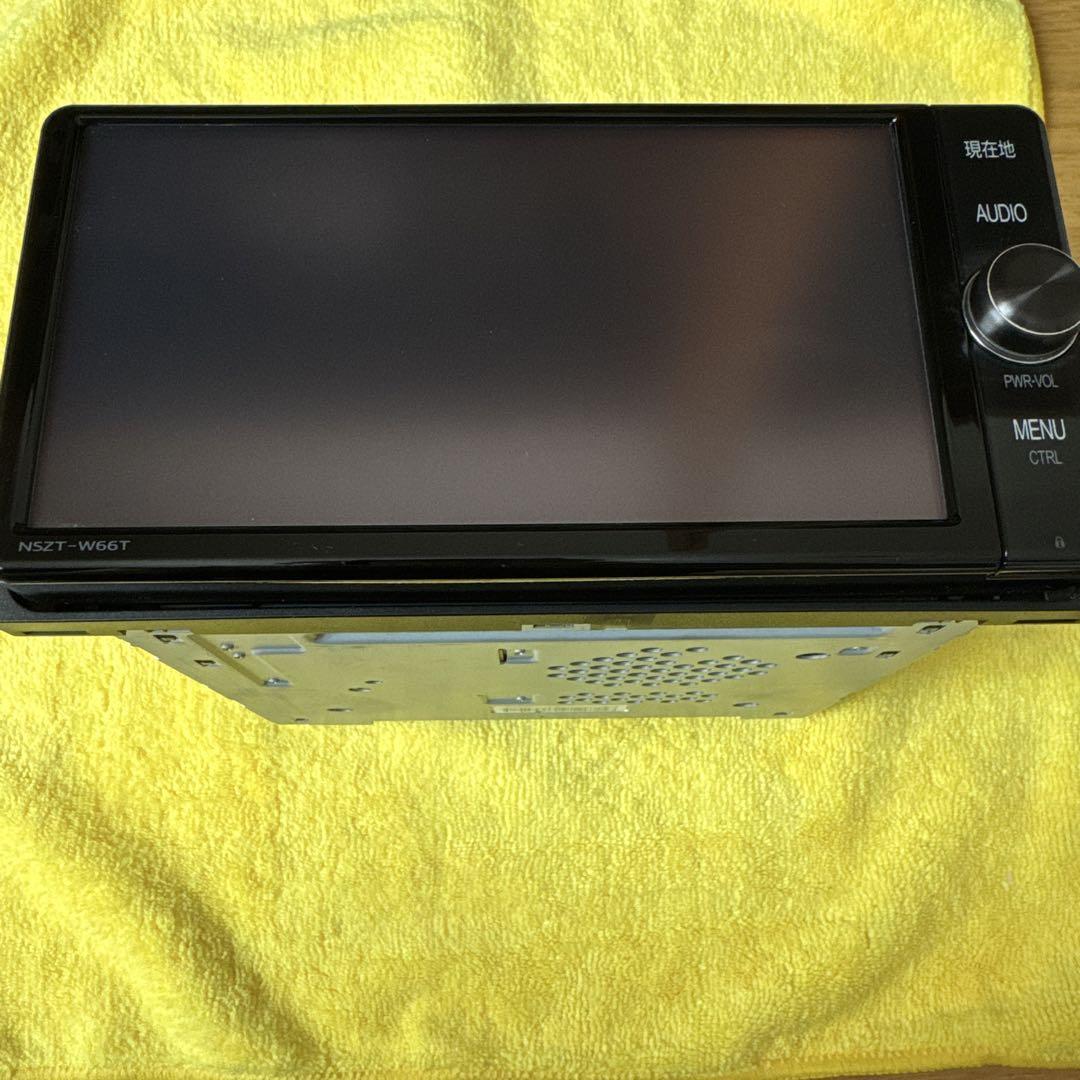 TOYOTA純正ナビ NSZT-W66T (動作未確認)（2740 ジャンク！ 右側
