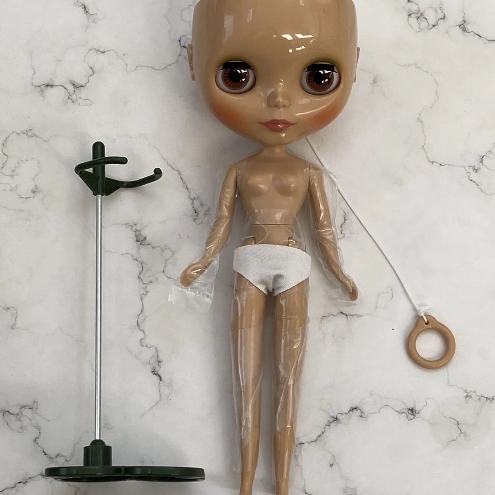 ブライス　スリサステナブル　頭皮なしアウトフィットなし　未使用 ①ブライス Blythe スリサステナブル 本体 スタンドのみ 頭皮